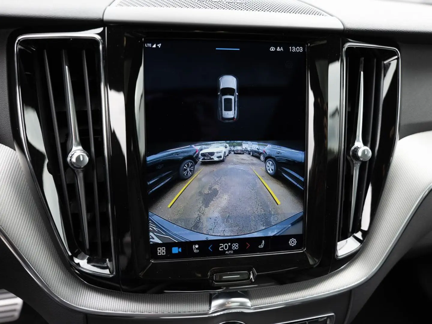 XC60 B4 R-Design AWD NAVI FACEL. LED AHK PANO