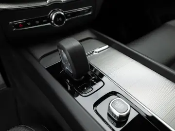 XC60 B4 R-Design AWD NAVI FACEL. LED AHK PANO