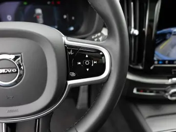 XC60 B4 R-Design AWD NAVI FACEL. LED AHK PANO