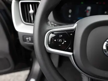 XC60 B4 R-Design AWD NAVI FACEL. LED AHK PANO