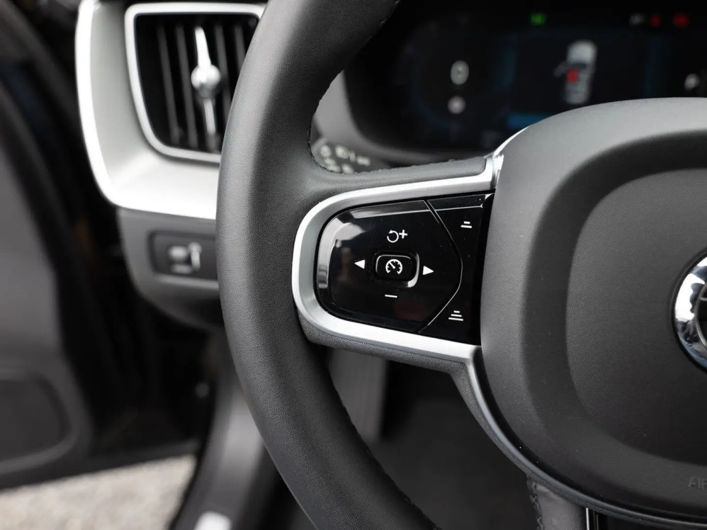 XC60 B4 R-Design AWD NAVI FACEL. LED AHK PANO