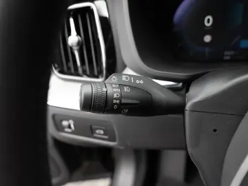 XC60 B4 R-Design AWD NAVI FACEL. LED AHK PANO