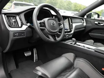 XC60 B4 R-Design AWD NAVI FACEL. LED AHK PANO