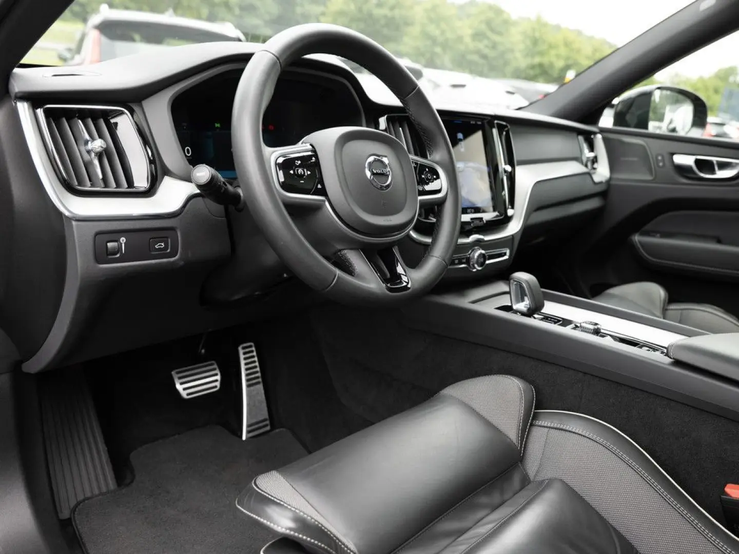 XC60 B4 R-Design AWD NAVI FACEL. LED AHK PANO