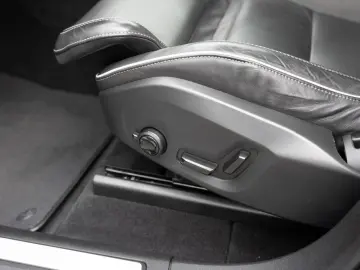 XC60 B4 R-Design AWD NAVI FACEL. LED AHK PANO