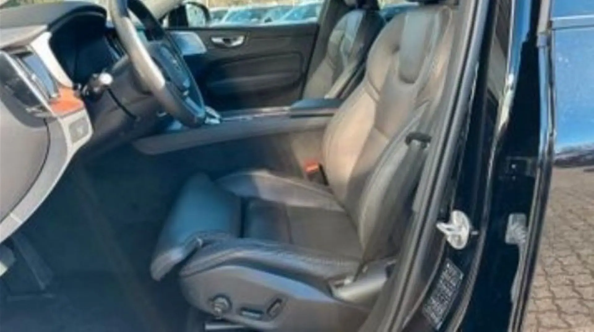 XC60 B4 D AWD Ultimate Dark*360Kamera*B&W*MASSAG