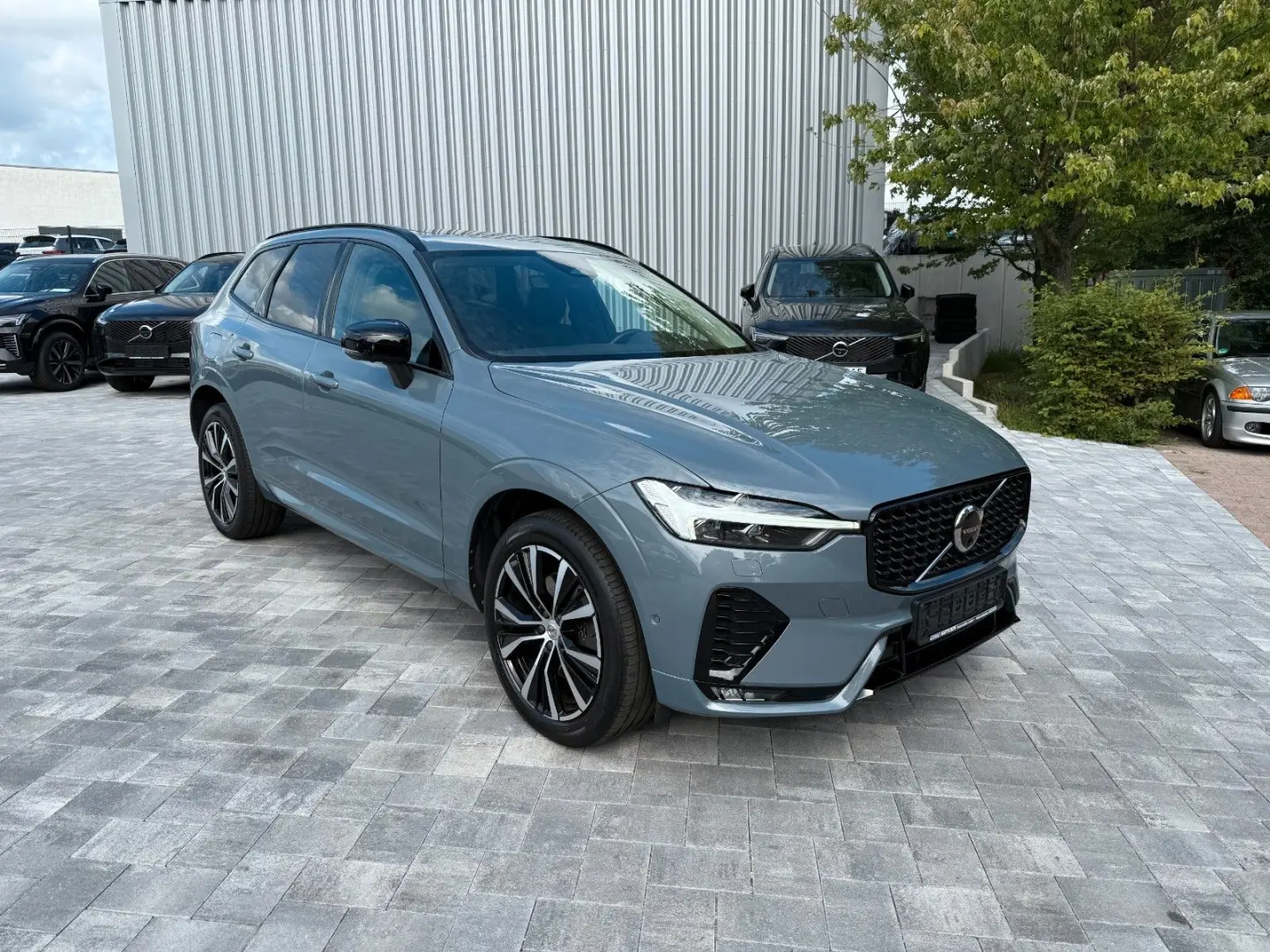 XC60 PLUS DARK AWD +PANO+STANDHZG+LED+AHK+1.HD