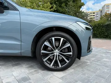 XC60 PLUS DARK AWD +PANO+STANDHZG+LED+AHK+1.HD