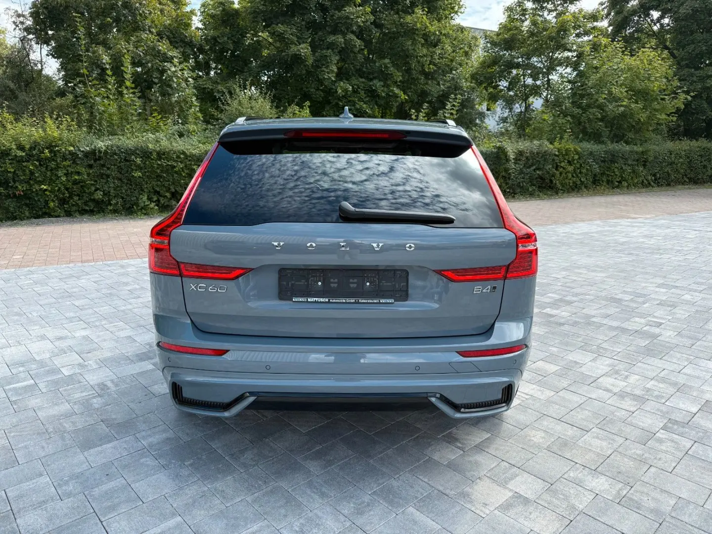 XC60 PLUS DARK AWD +PANO+STANDHZG+LED+AHK+1.HD