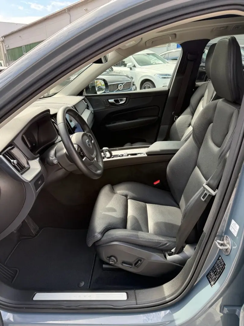XC60 PLUS DARK AWD +PANO+STANDHZG+LED+AHK+1.HD