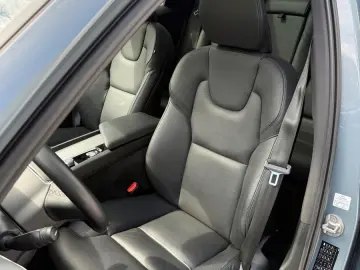 XC60 PLUS DARK AWD +PANO+STANDHZG+LED+AHK+1.HD