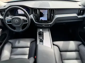 XC60 PLUS DARK AWD +PANO+STANDHZG+LED+AHK+1.HD