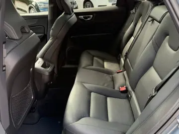 XC60 PLUS DARK AWD +PANO+STANDHZG+LED+AHK+1.HD
