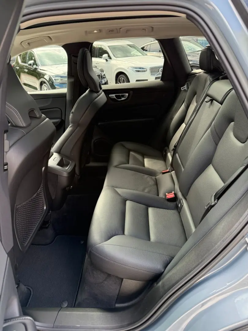 XC60 PLUS DARK AWD +PANO+STANDHZG+LED+AHK+1.HD