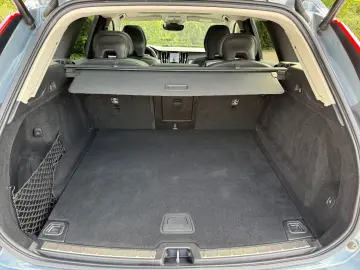 XC60 PLUS DARK AWD +PANO+STANDHZG+LED+AHK+1.HD