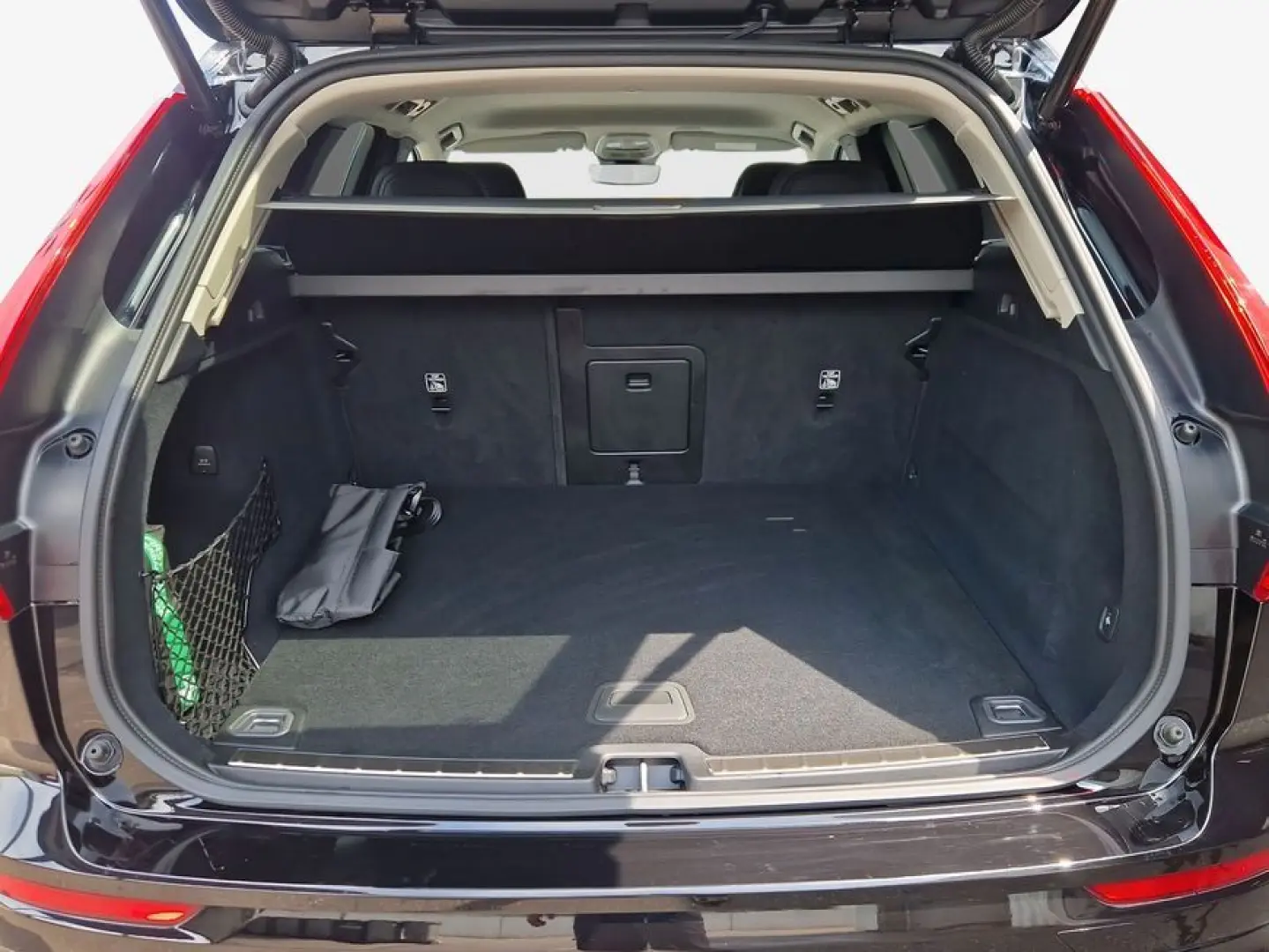 XC60 B4 D AWD Plus Dark *AHK/LED*