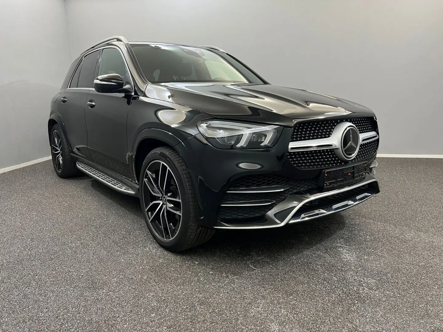 GLE 400d 4M AMG-LINE*AIRM*BURME*PANO*AHK*ACC*22Z
