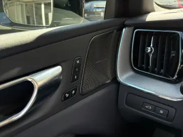 VOLVO XC60 T6 Plus Black Edition 360 PANO H&K 21