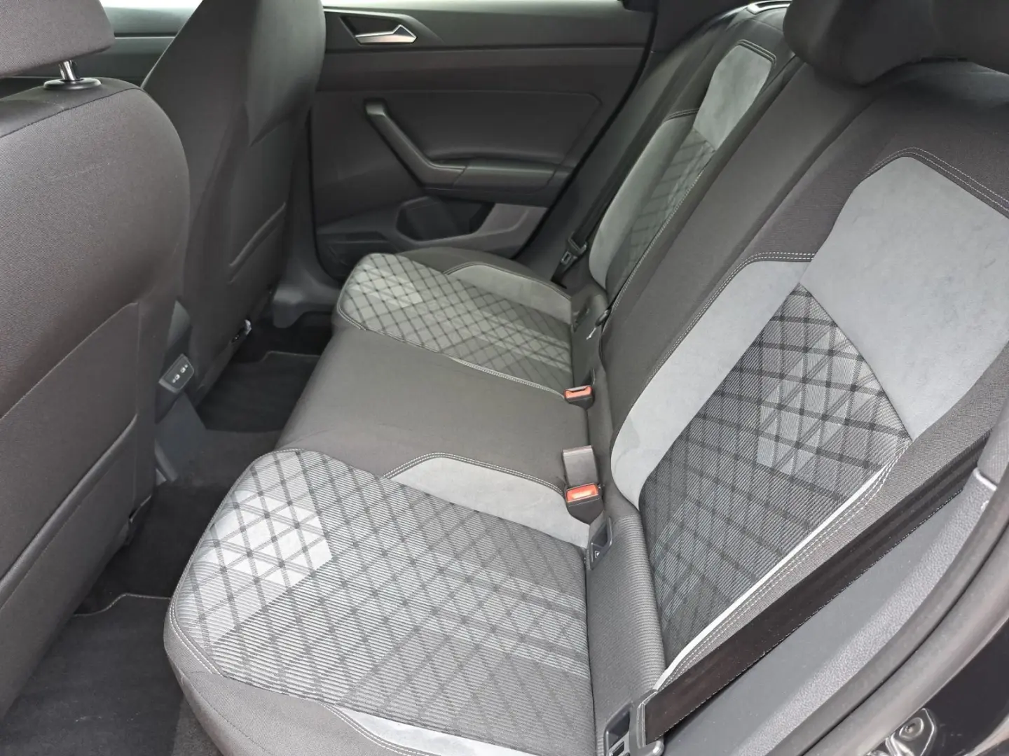 VOLKSWAGEN Taigo R-Line 1.5 TSI DSG PANO KAM IQ LEASING