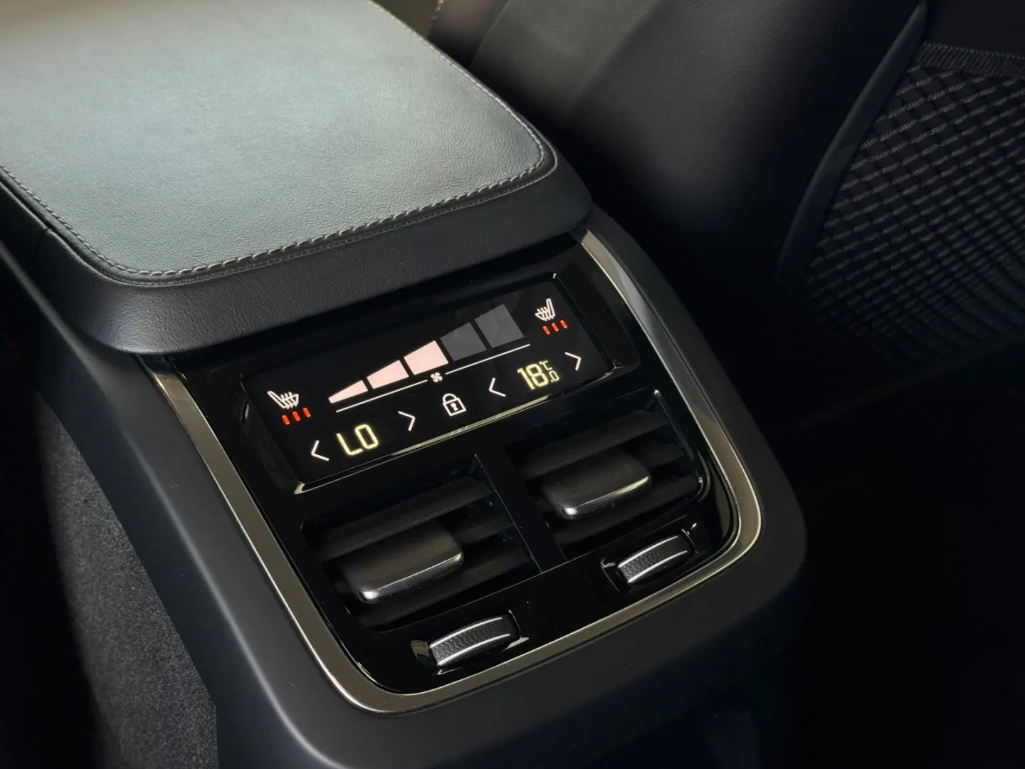 XC90 T8 RecharePlusBright|PlugInHybrid|AHK|7Sitz