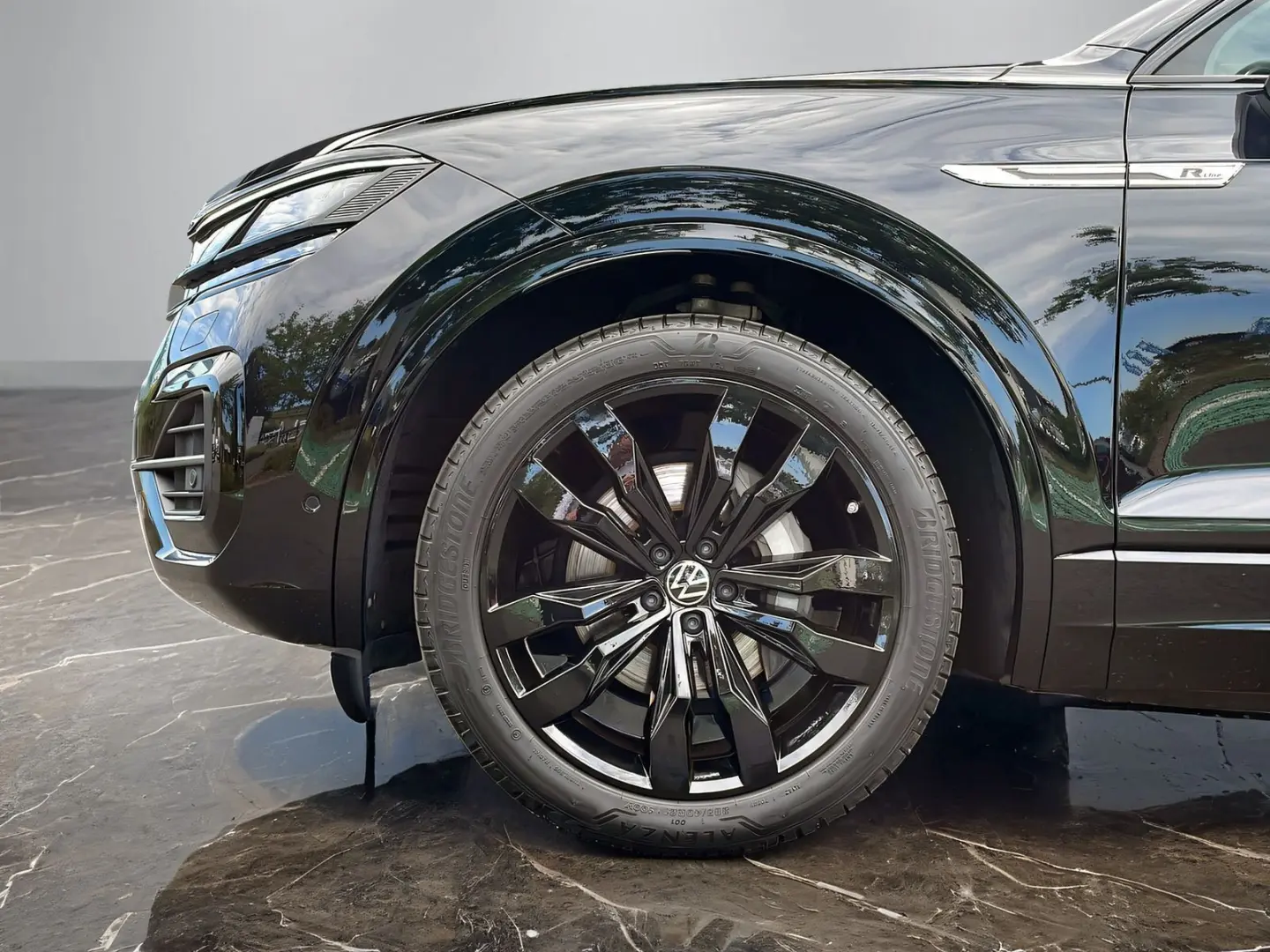 VOLKSWAGEN Touareg R-Line 3.0TDI +PANO+ACC+LEASING
