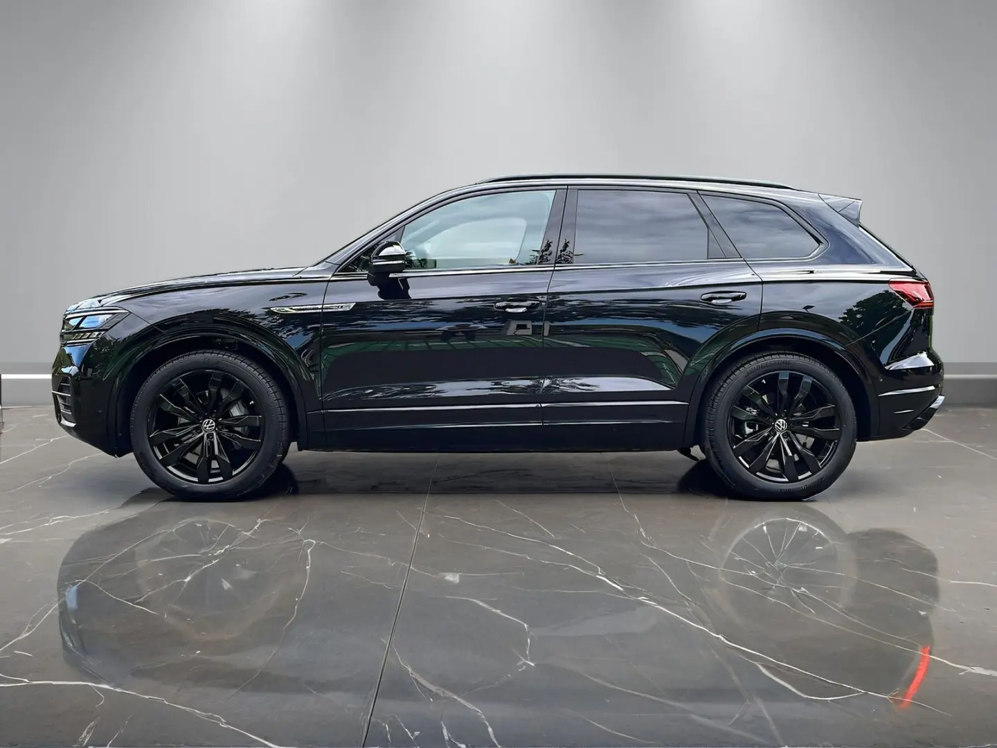 VOLKSWAGEN Touareg R-Line 3.0TDI +PANO+ACC+LEASING
