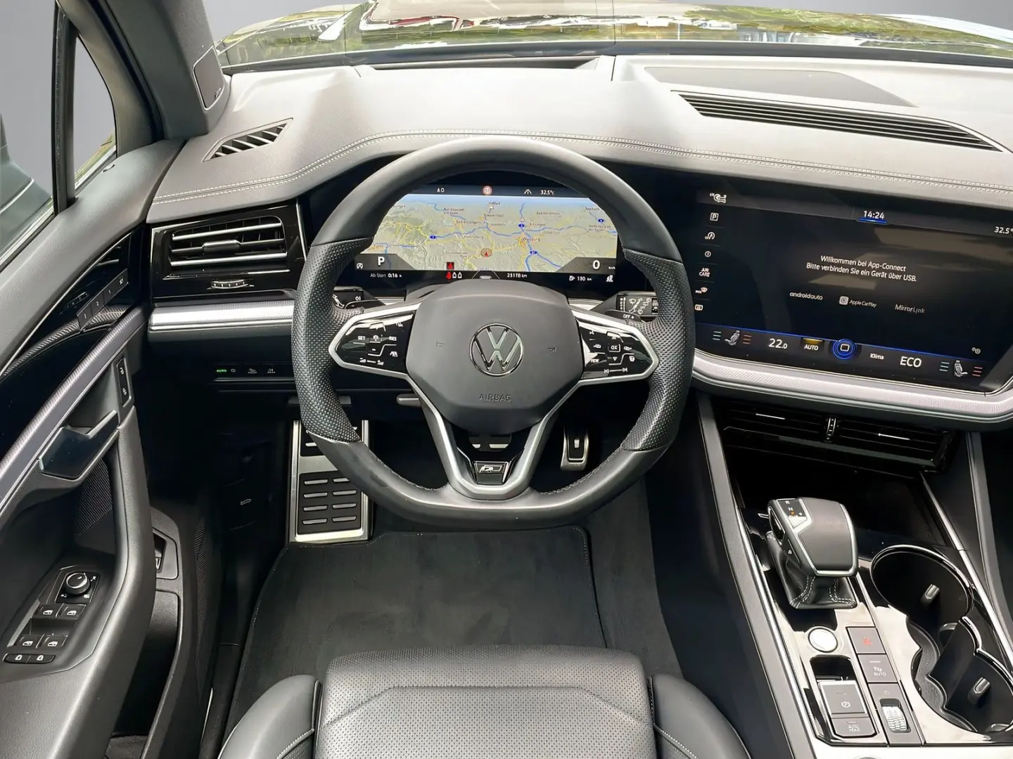 VOLKSWAGEN Touareg R-Line 3.0TDI +PANO+ACC+LEASING