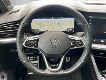 VOLKSWAGEN Touareg R-Line 3.0TDI +PANO+ACC+LEASING