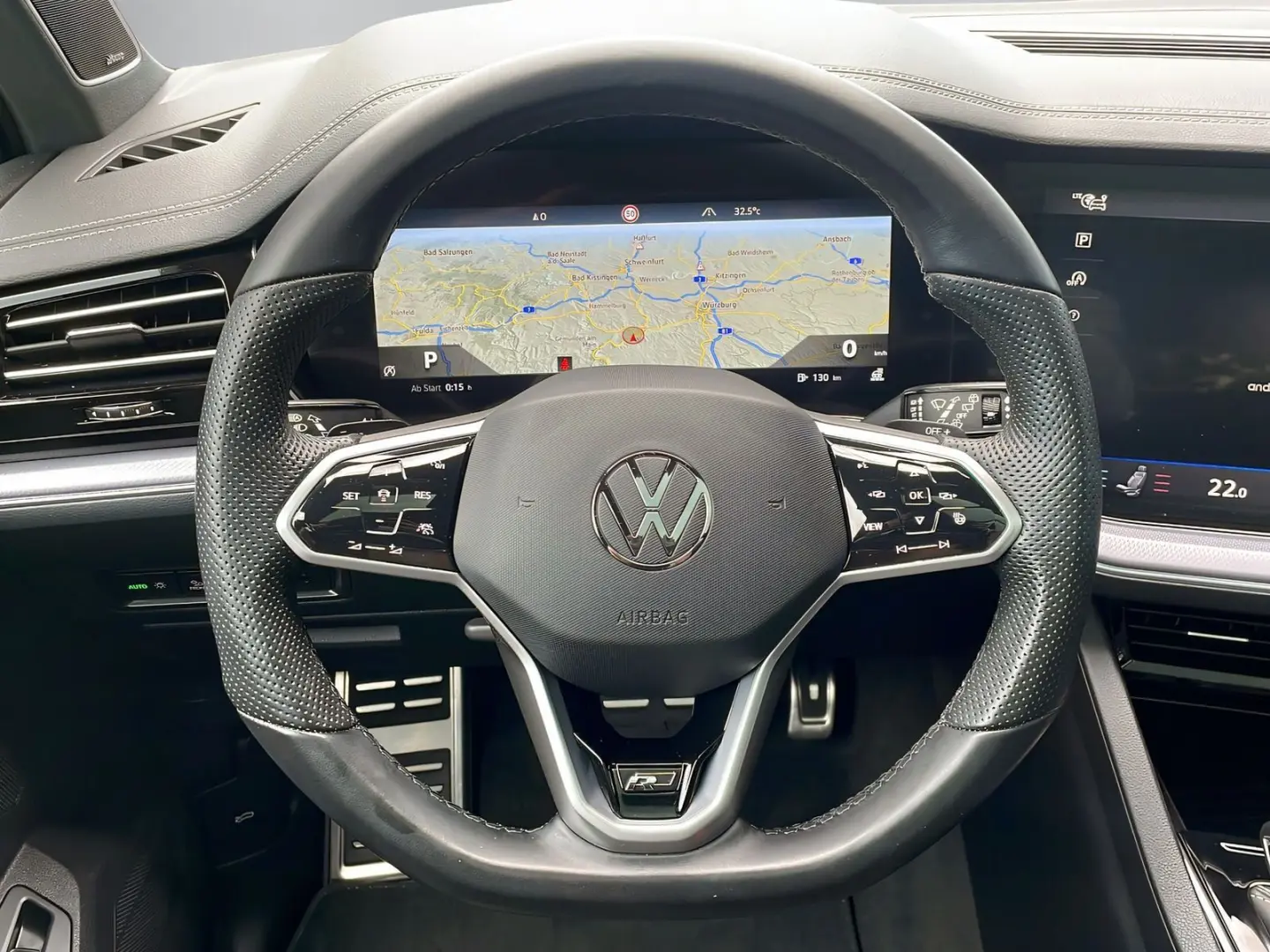 VOLKSWAGEN Touareg R-Line 3.0TDI +PANO+ACC+LEASING