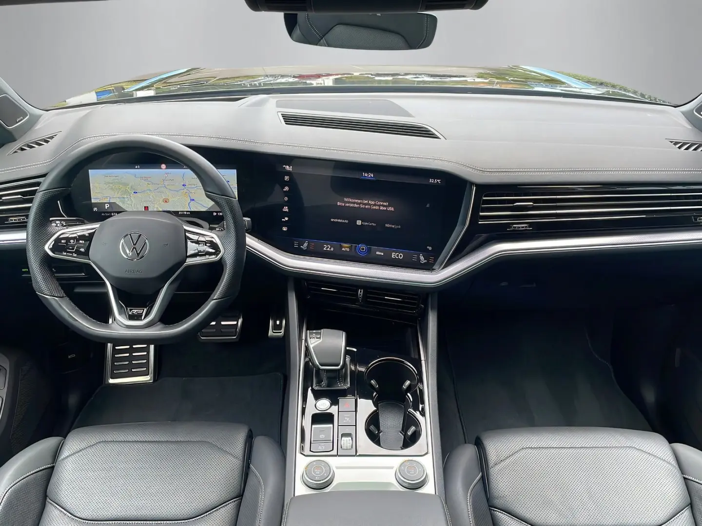 VOLKSWAGEN Touareg R-Line 3.0TDI +PANO+ACC+LEASING