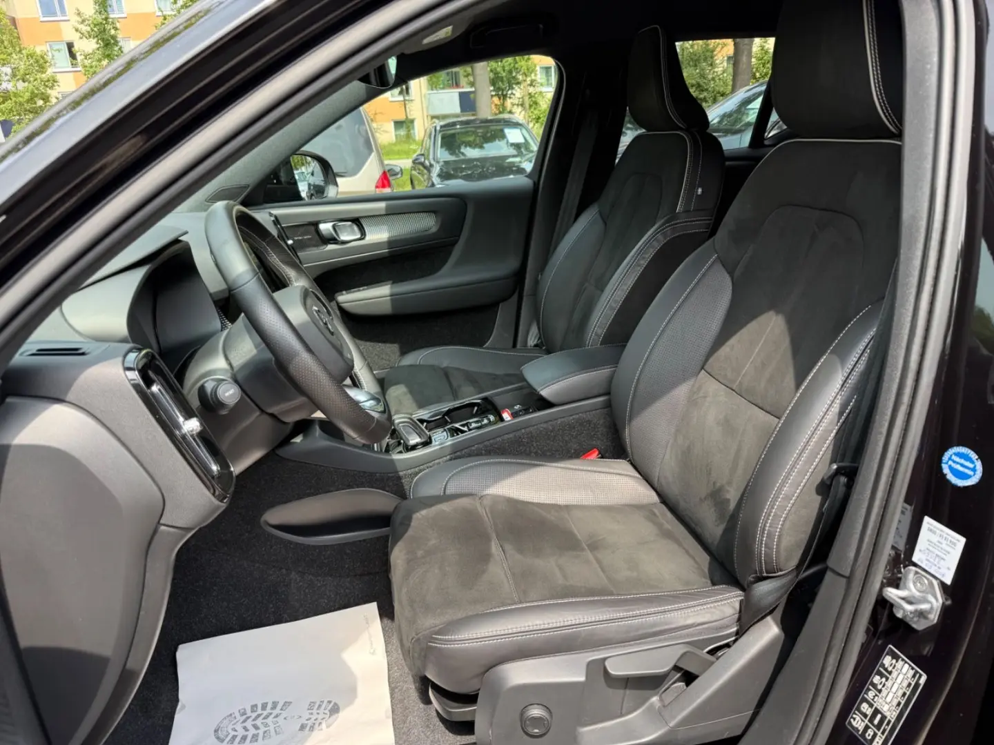 XC40 R Design Rechar Plug-In~H&K~Kam~ACC~DAB~AHK