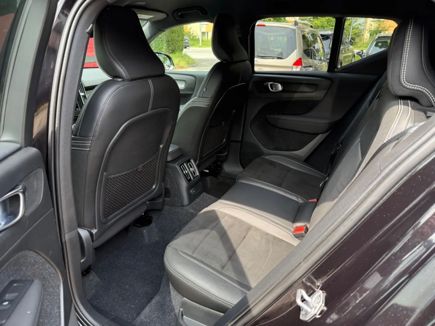 XC40 R Design Rechar Plug-In~H&K~Kam~ACC~DAB~AHK