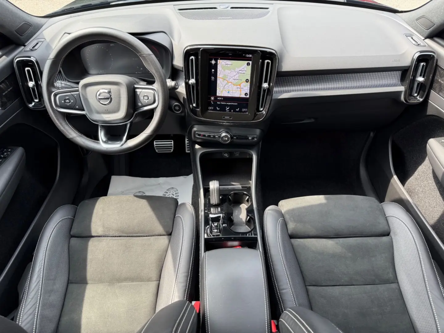 XC40 R Design Rechar Plug-In~H&K~Kam~ACC~DAB~AHK