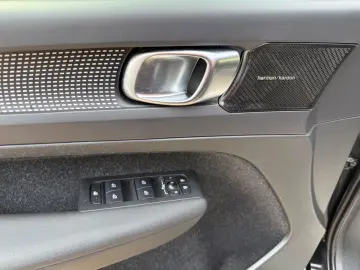 XC40 R Design Rechar Plug-In~H&K~Kam~ACC~DAB~AHK