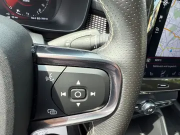 XC40 R Design Rechar Plug-In~H&K~Kam~ACC~DAB~AHK