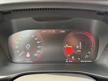 XC40 R Design Rechar Plug-In~H&K~Kam~ACC~DAB~AHK