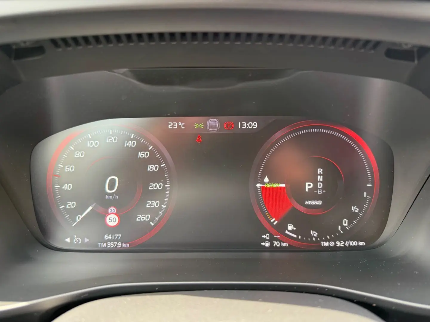 XC40 R Design Rechar Plug-In~H&K~Kam~ACC~DAB~AHK