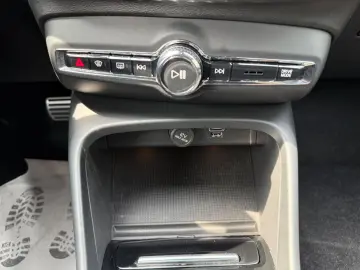XC40 R Design Rechar Plug-In~H&K~Kam~ACC~DAB~AHK