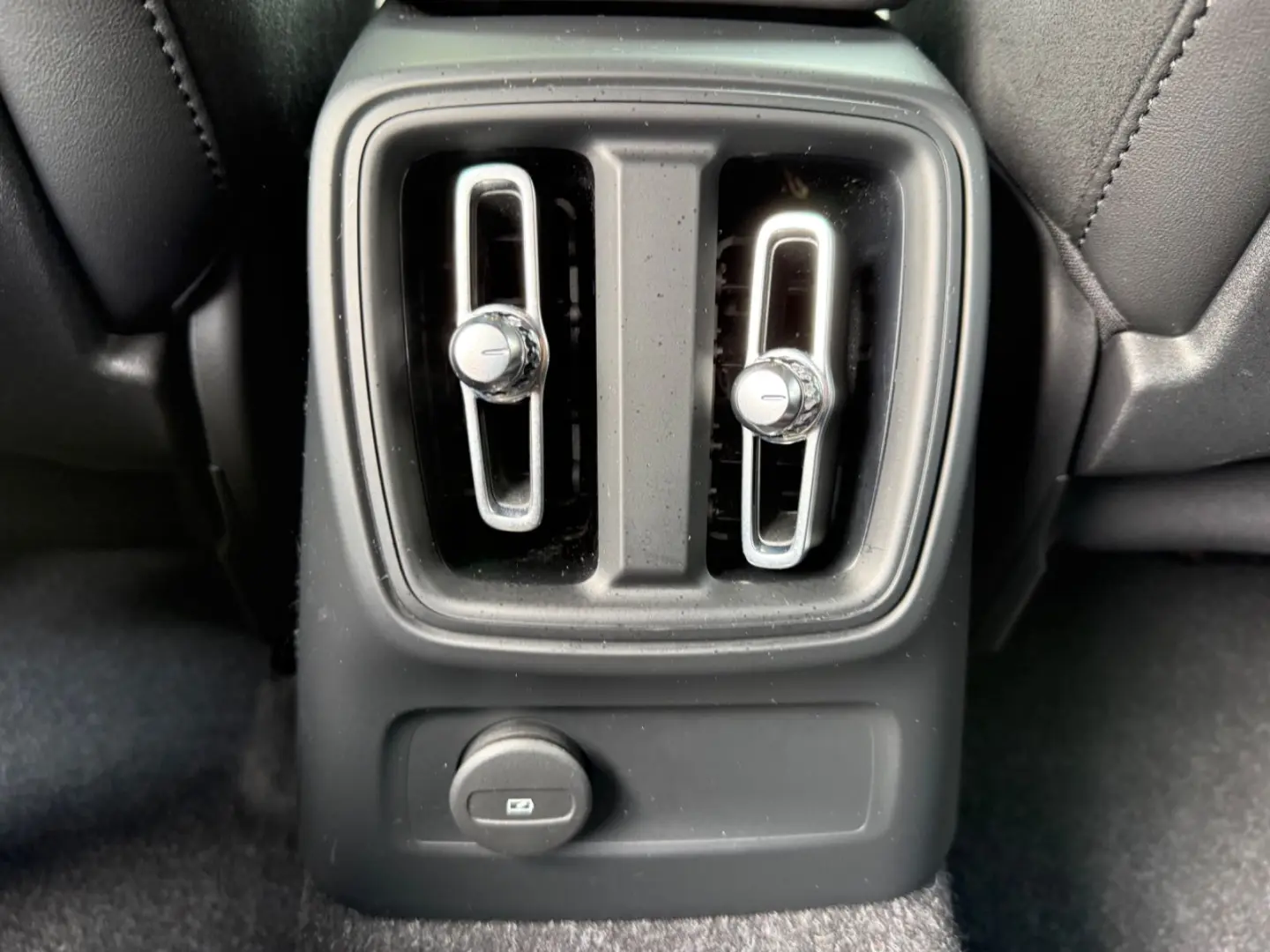 XC40 R Design Rechar Plug-In~H&K~Kam~ACC~DAB~AHK