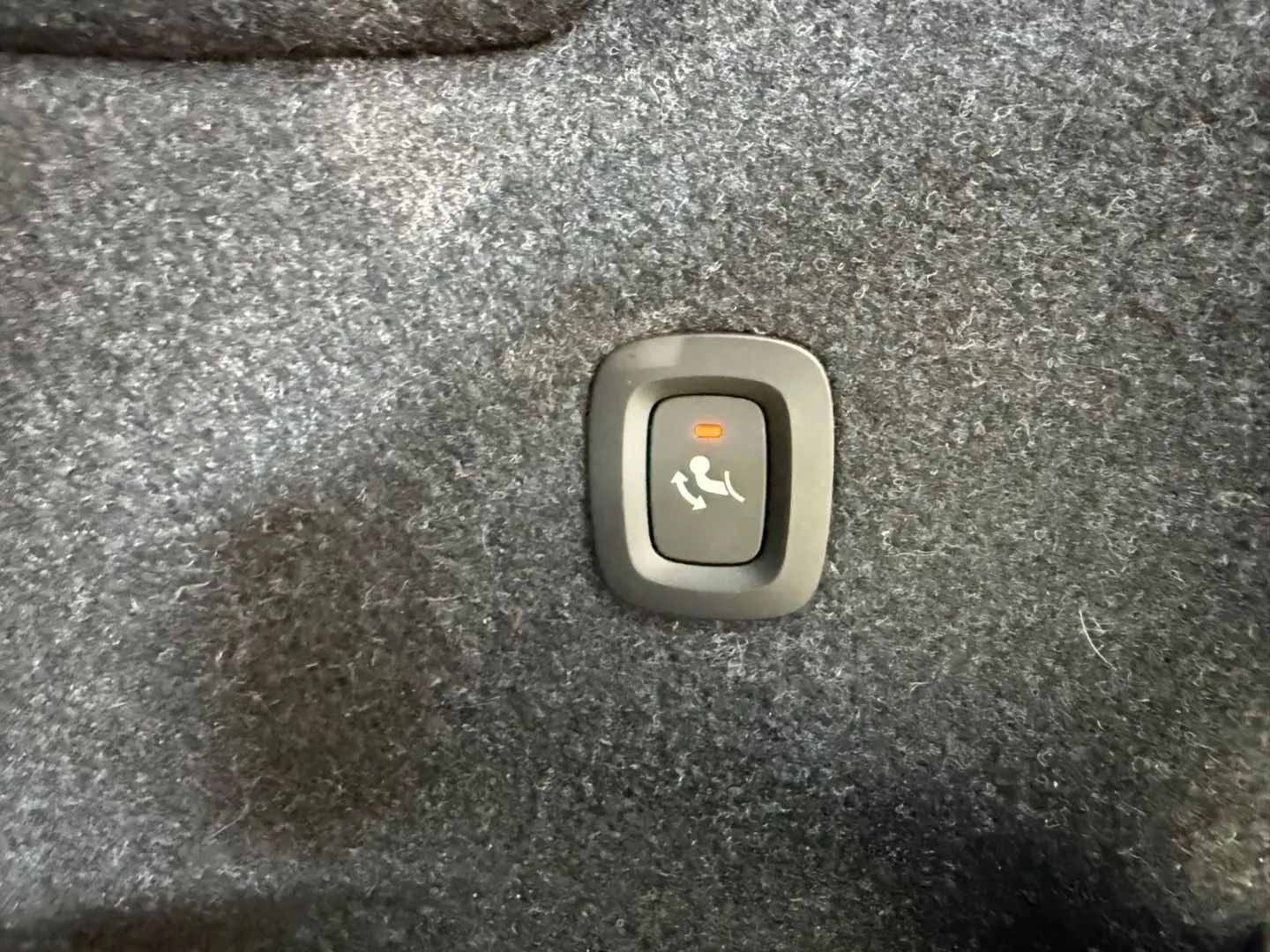 XC40 R Design Rechar Plug-In~H&K~Kam~ACC~DAB~AHK