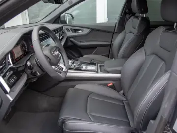 Audi Q8 55 TFSI quattro S-Line 2025