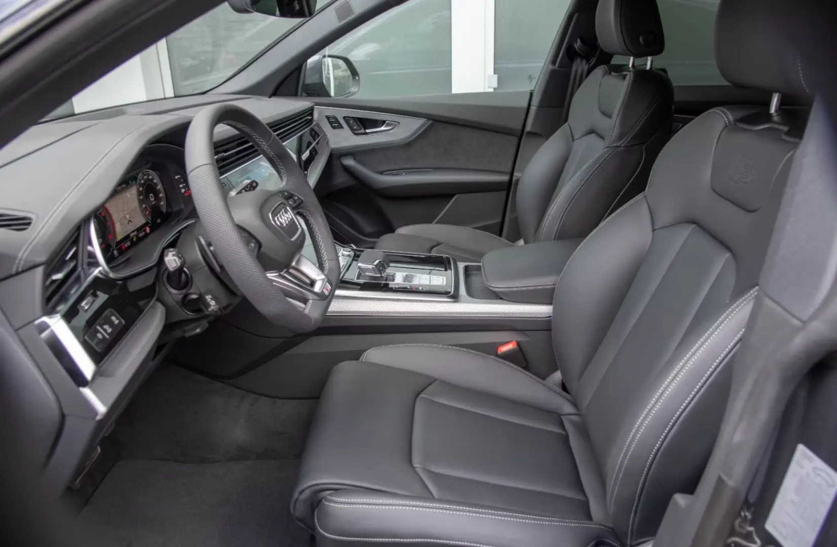 Audi Q8 55 TFSI quattro S-Line 2025