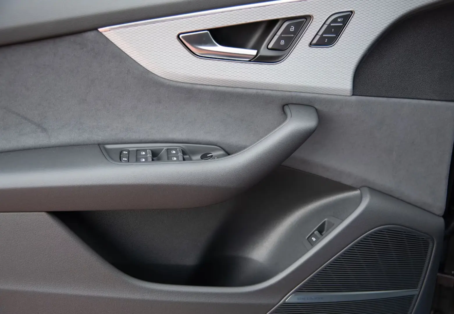 Audi Q8 55 TFSI quattro S-Line 2025