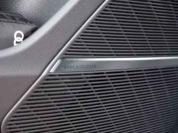 Audi Q8 55 TFSI quattro S-Line 2025