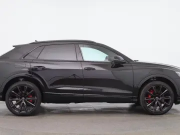 Audi SQ8 TFSI quattro