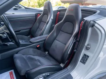 Porsche Carrera 4 GTS Cabrio