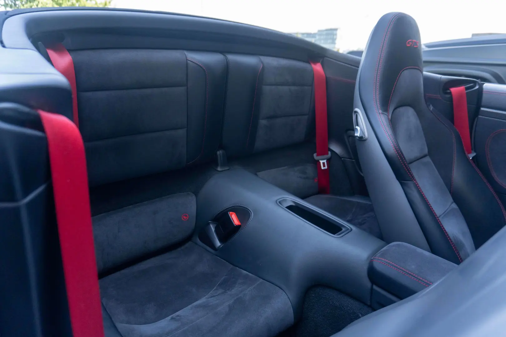 Porsche Carrera 4 GTS Cabrio