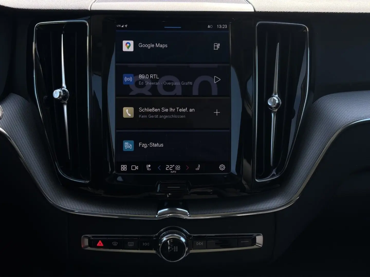 XC60 T8 Plus Dark Plug-In Hyb.AWD/AHK/Pano/21Zo