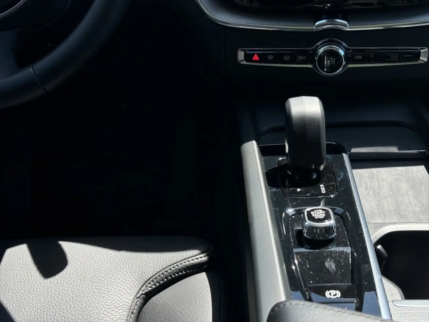 XC60 T8 Plus Dark Plug-In Hyb.AWD/AHK/Pano/21Zo