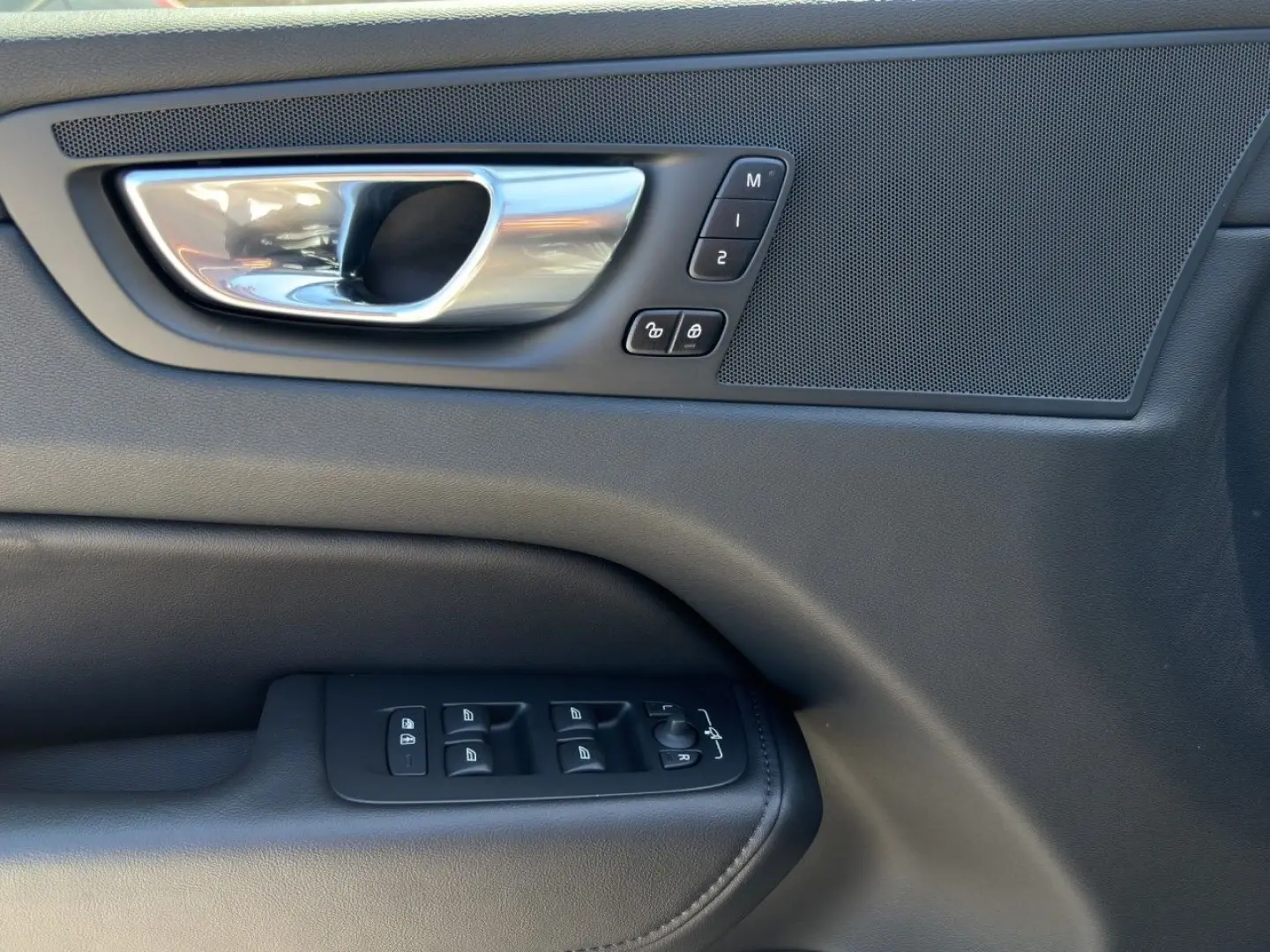 XC60 T8 Plus Dark Plug-In Hyb.AWD/AHK/Pano/21Zo